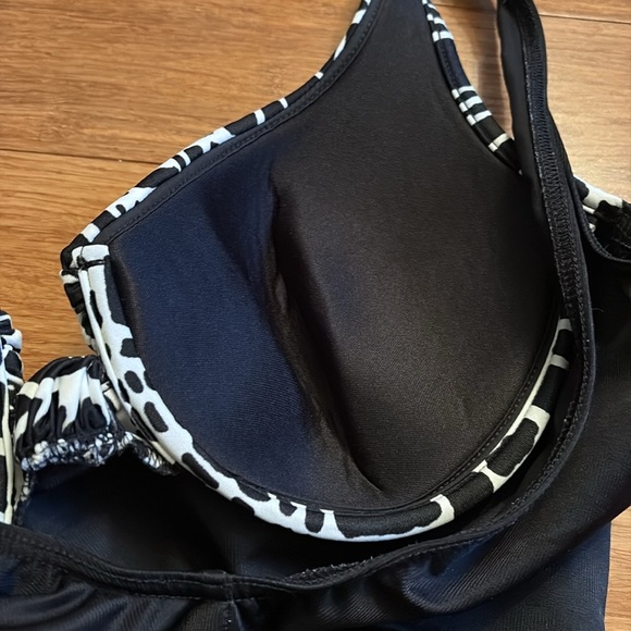 Miraclesuit Elegant Black and White Swimwear - size 12 - underwire - Picture 5 of 7